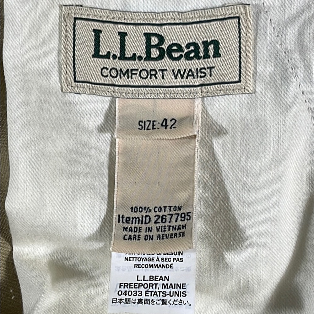L.L. Bean mens khaki Comfort Fit flat front 8" chino shorts - size 42 - Picture 4 of 11